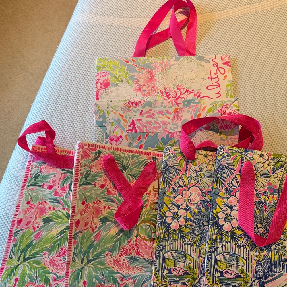 5 Lilly Pulitzer Pink Handle Floral and Flamingo paper Totes.